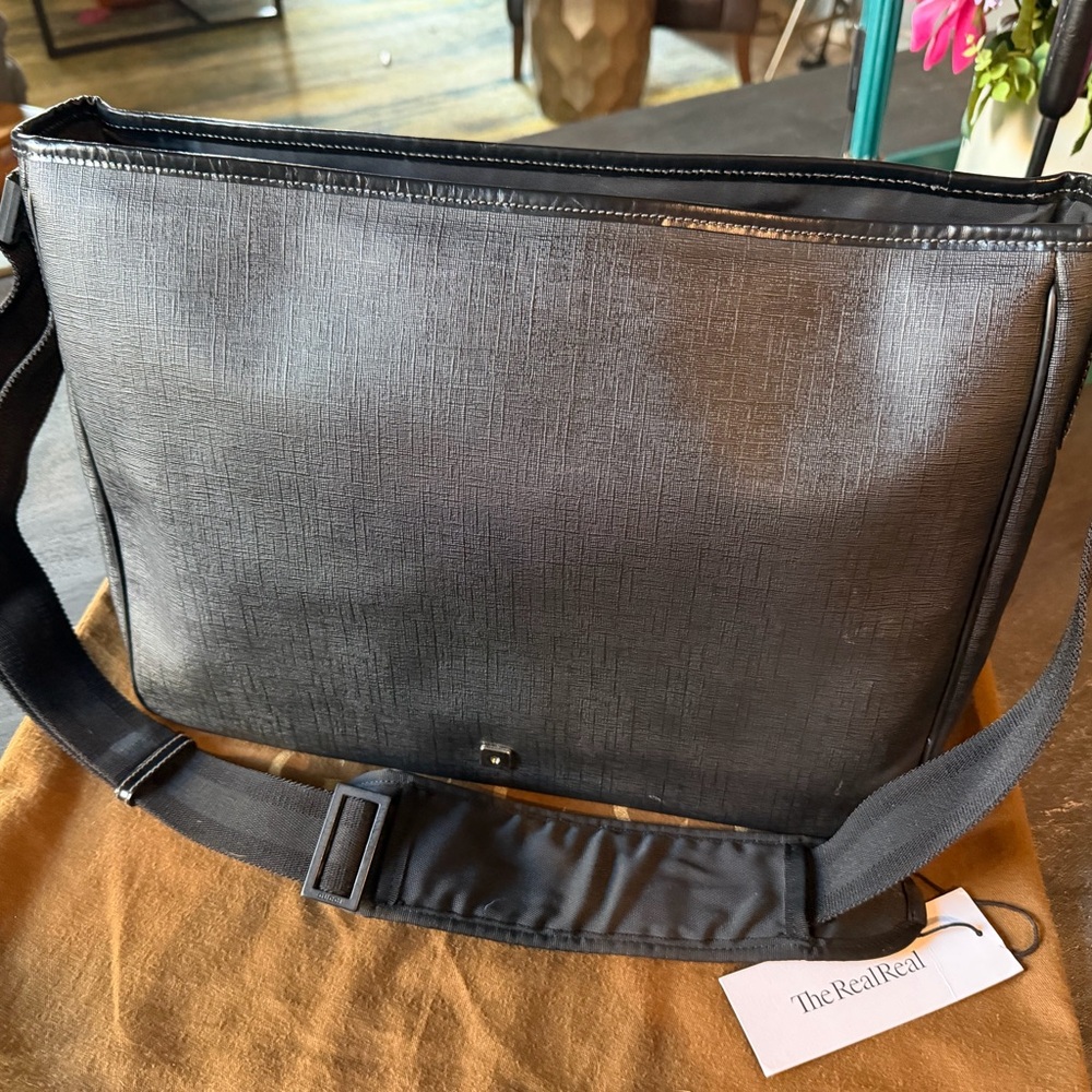 Gucci Black Messenger Bag - Picture 6 of 9